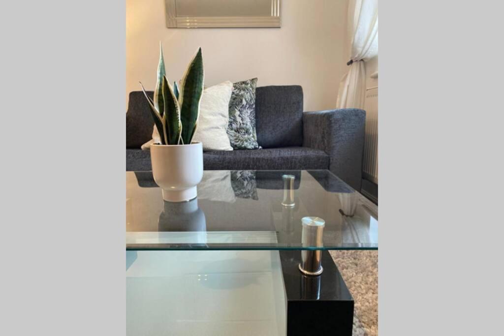 Alicia Newport By Mia Living 2 Bedroom Apartment With Dedicated Parking Zewnętrze zdjęcie